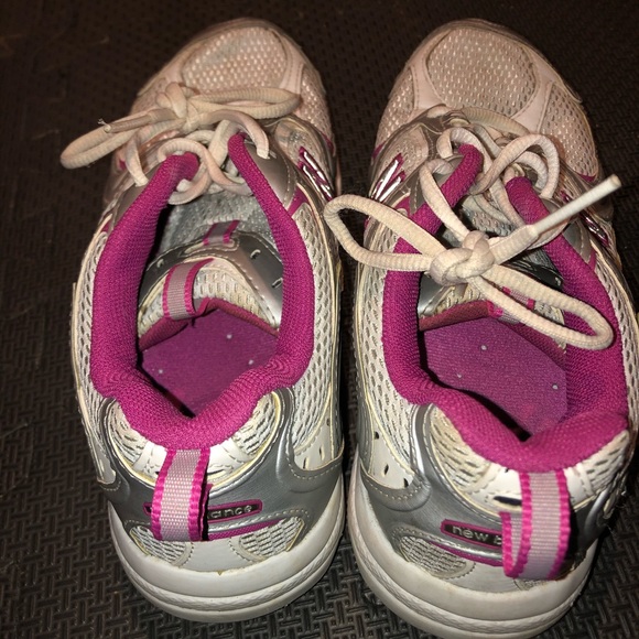 New Balance hot pink running sneakers - Picture 3 of 5